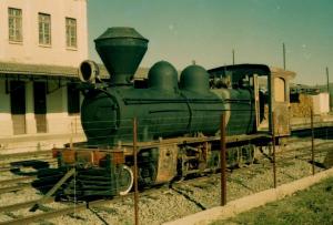 Locomotiva 221 no pátio da Oficina de Cruzeiro