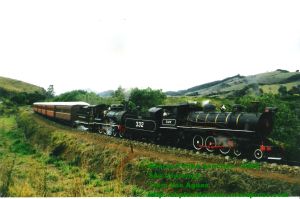 Locomotivas 332 e 327 em Trem Especial