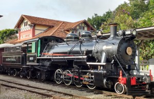 Locomotiva 1424 em operação no Trem das Águas
