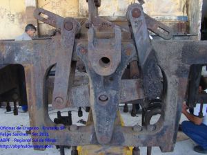 Aspecto da remoção dos braços de parte da suspensão