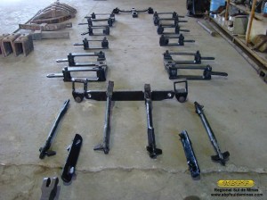 Conjunto de suspensão, com detalhe do sistema de conexão com o truque traseiro