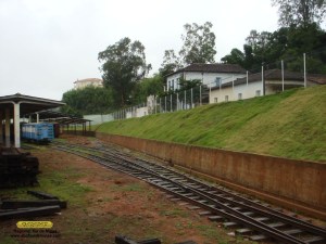 Muro de arrimo e cerca