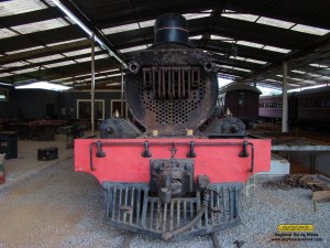 Detalhe da frente da locomotiva e do superaquecedor
