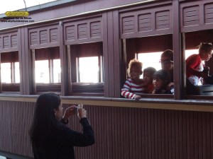 Mas antes de desembarcar, muitos aproveitaram para fazer fotos de lembrança