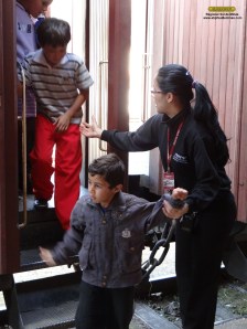 Desembarque na estação de Passa Quatro com auxílio das "Ferreomoças"