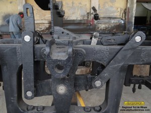 Após instalada a barra de equilíbrio é feita a montagem dos tirantes