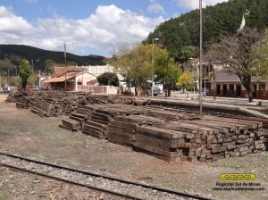 Dormentes recém adquiridos estocados em Passa Quatro