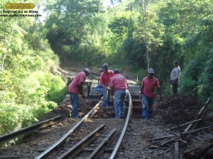 Remoção dos dormentes na cabeceira superior da ponte, olhando-se no sentido Passa Quatro - Coronel Fulgêncio