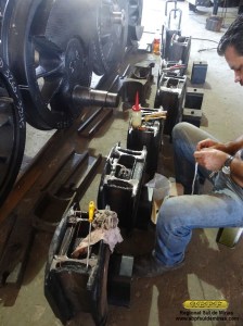 Mecânico preparando os enchimentos