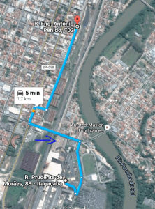 A rota direta da Maxion até a rampa, a seta azul indica o pátio onde elas trabalhavam.