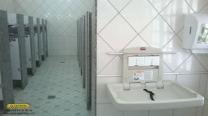 Fraldário instalado no banheiro feminino