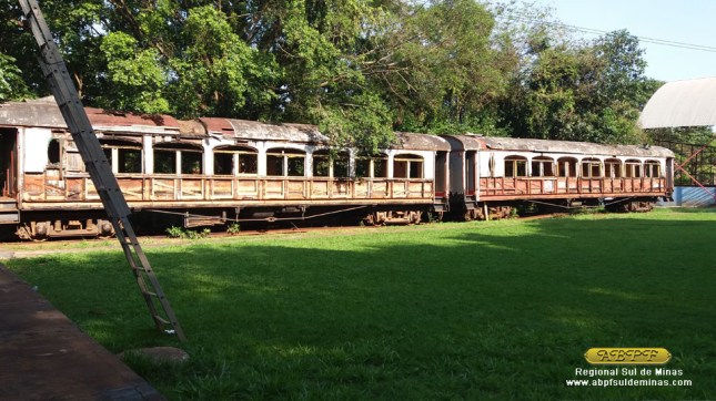 Aspecto dos dois carros no local onde se encontravam
