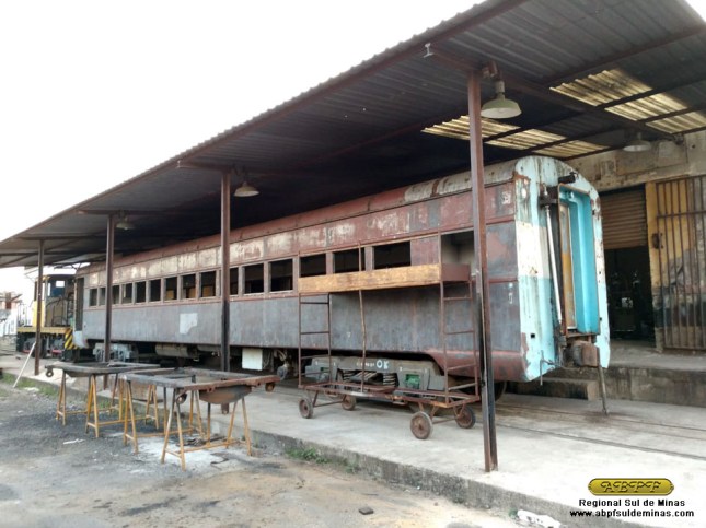 Uma das laterais já com o lixamento concluído