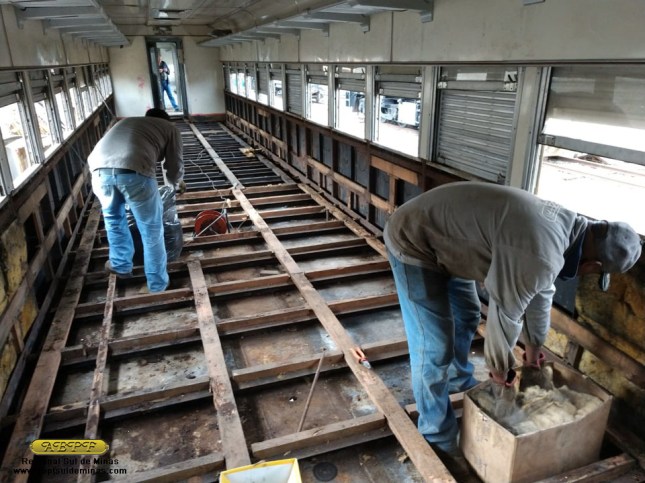 Remoção do isolamento antigo.