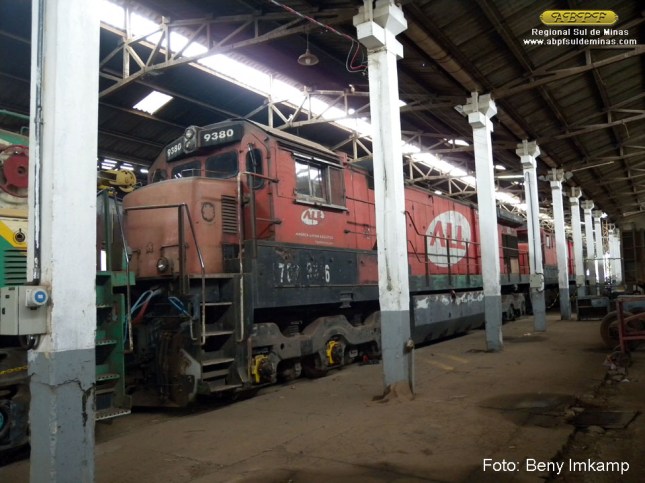 Primeira visita da equipe da ABPF a 9380 após a compra: ela encontra-se abrigada em um dos galpões em Araraquara. Foto: Beny Imkamp.