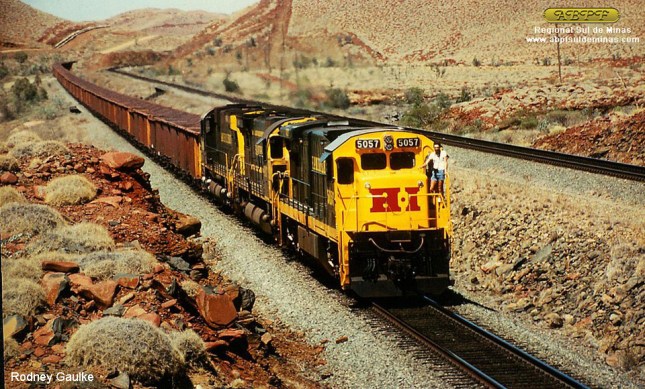 Já em serviço, a 5057 liderando trem de minério de ferro na Hamersley Iron Railroad, na Austrália em 11/12/1983. Foto: Rodney Gaulke