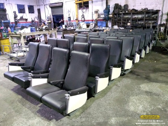 Bancos já prontos para serem instalados no carro